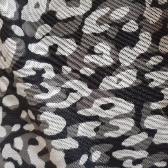 Tahari Women's Large Black, White & Gray Leopard Print Long Sleeve Mesh Blouse - Picture 6 of 12